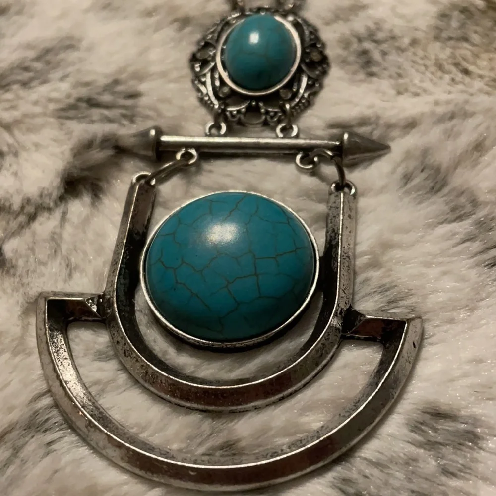 Long silver and turquoise necklace‎